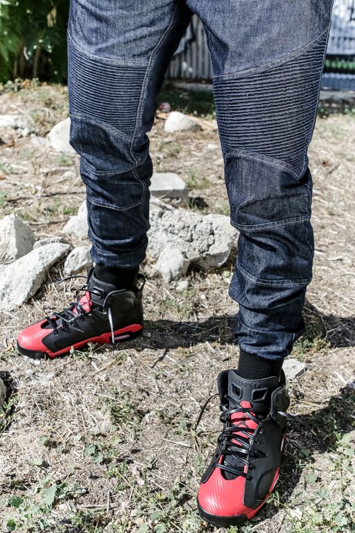 jogger with chain